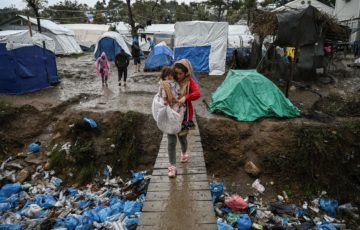 Greece: with camps on fire, transfer of vulnerable asylum-seekers to mainland must urgently resume