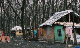A Roma settlement in Belgrade referred to as “Suma” – where a community of internally displaced people from Kosovo have settled, although there is no access to water or sanitation.